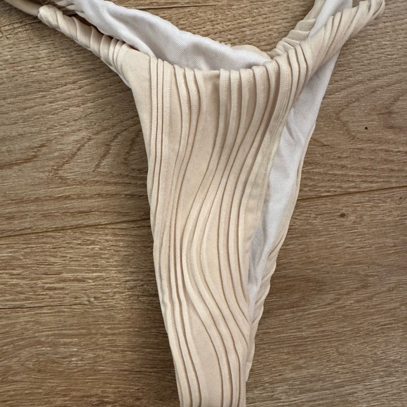 Cream Ribbed Bikini Set - Picture 3 of 3